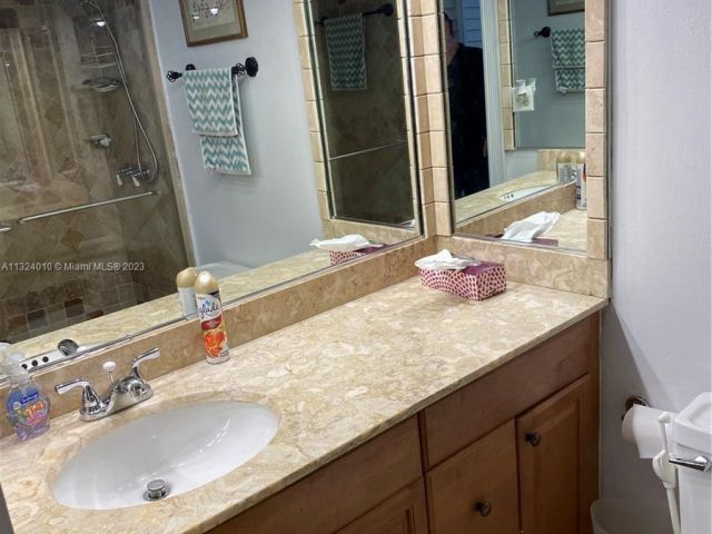 2-bedroom condo for rent in Hollywood -  - MondialRealty