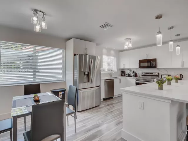 5-bedroom home for rent in Hollywood - 1018 Adams St - MondialRealty