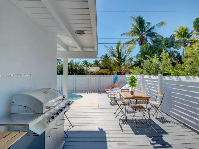 5-bedroom home for rent in Hollywood - 1018 Adams St - MondialRealty