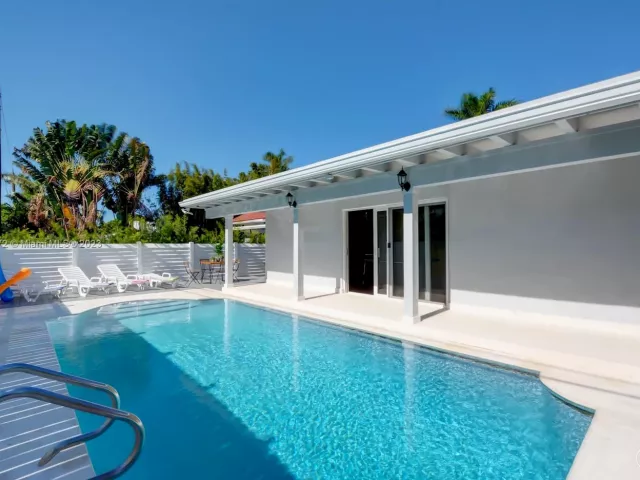 5-bedroom home for rent in Hollywood - 1018 Adams St - MondialRealty