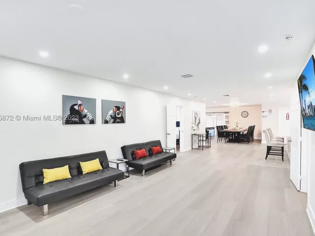 5-bedroom home for rent in Hollywood - 1018 Adams St - MondialRealty