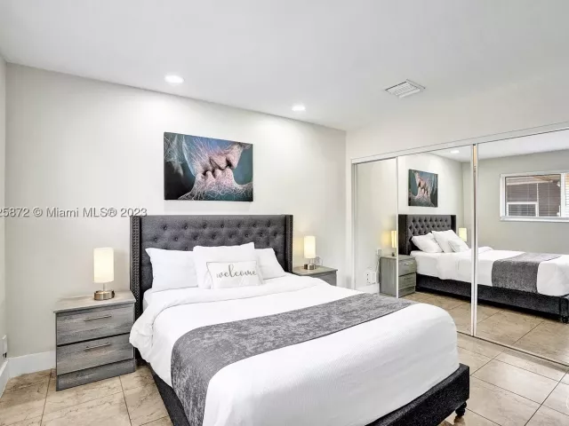5-bedroom home for rent in Hollywood - 1018 Adams St - MondialRealty
