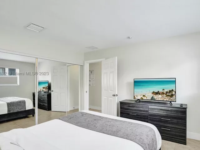 5-bedroom home for rent in Hollywood - 1018 Adams St - MondialRealty