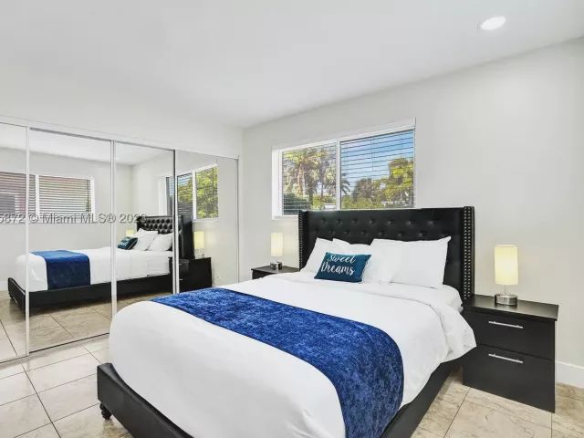 5-bedroom home for rent in Hollywood - 1018 Adams St - MondialRealty