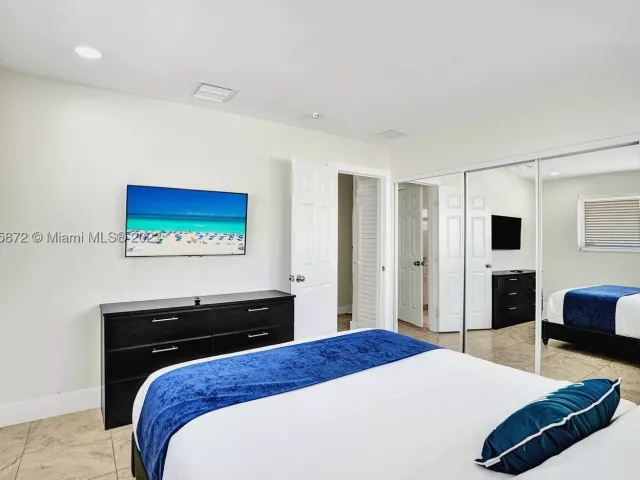 5-bedroom home for rent in Hollywood - 1018 Adams St - MondialRealty