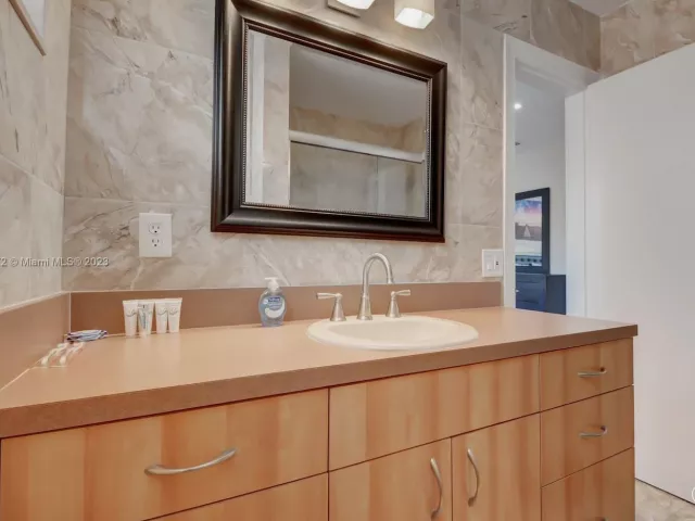 5-bedroom home for rent in Hollywood - 1018 Adams St - MondialRealty