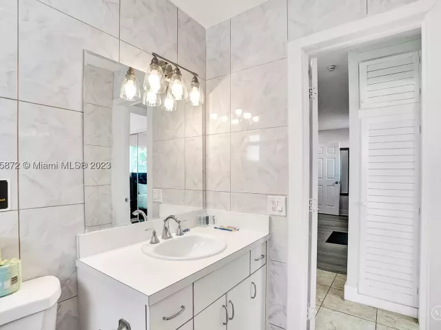 5-bedroom home for rent in Hollywood - 1018 Adams St - MondialRealty