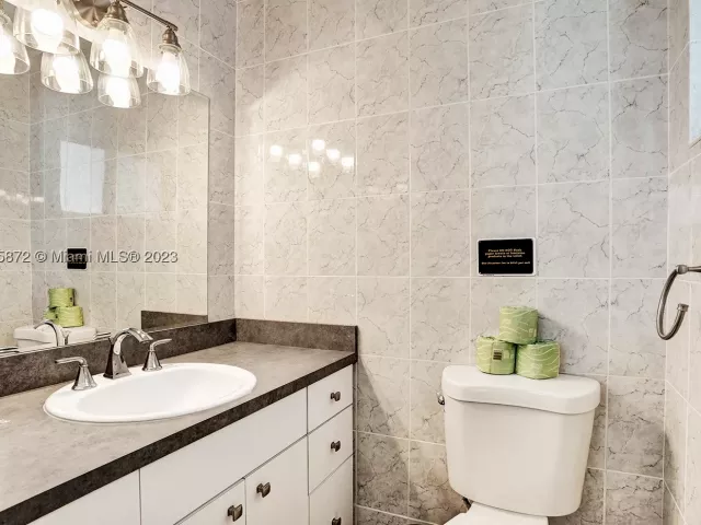 5-bedroom home for rent in Hollywood - 1018 Adams St - MondialRealty