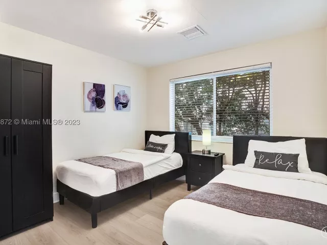 5-bedroom home for rent in Hollywood - 1018 Adams St - MondialRealty