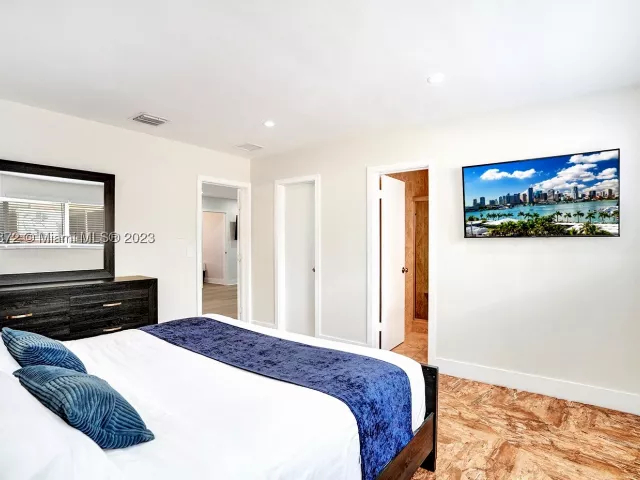 5-bedroom home for rent in Hollywood - 1018 Adams St - MondialRealty