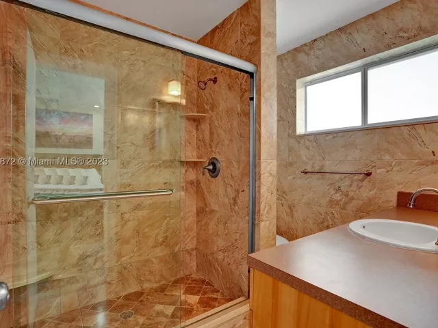 5-bedroom home for rent in Hollywood - 1018 Adams St - MondialRealty