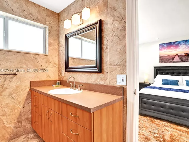 5-bedroom home for rent in Hollywood - 1018 Adams St - MondialRealty