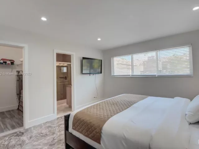 5-bedroom home for rent in Hollywood - 1018 Adams St - MondialRealty