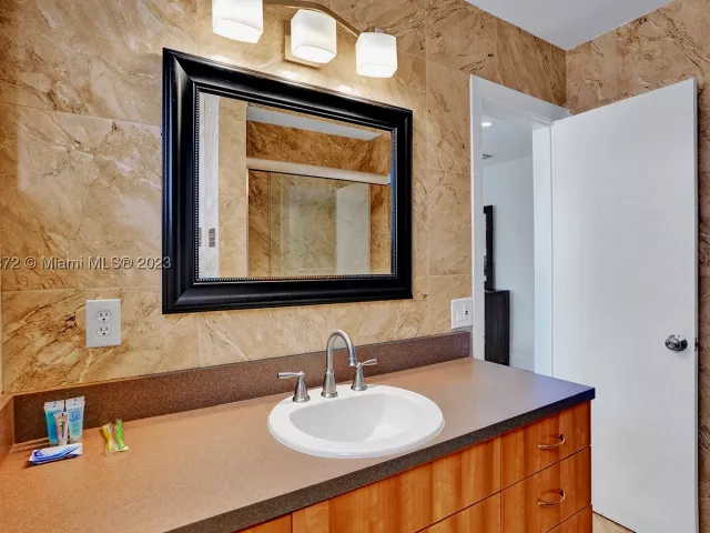 5-bedroom home for rent in Hollywood - 1018 Adams St - MondialRealty