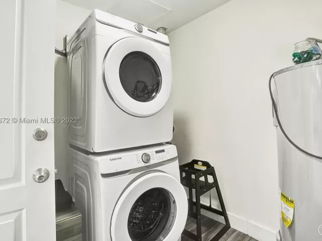 5-bedroom home for rent in Hollywood - 1018 Adams St - MondialRealty