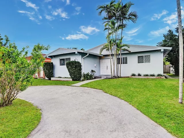5-bedroom home for rent in Hollywood - 1018 Adams St - MondialRealty