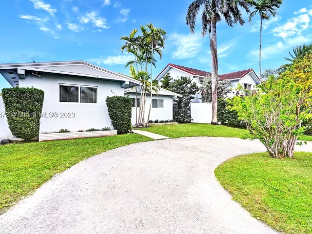 5-bedroom home for rent in Hollywood - 1018 Adams St - MondialRealty