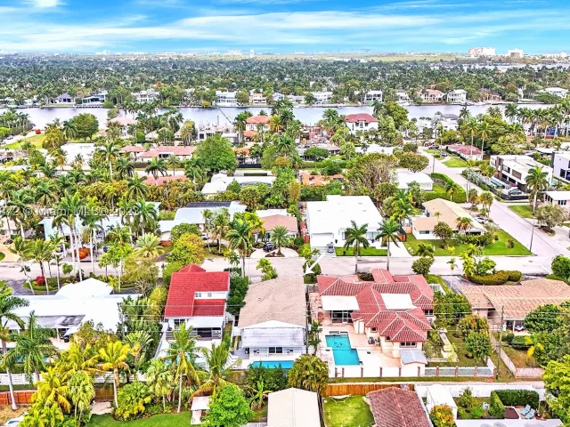 5-bedroom home for rent in Hollywood - 1018 Adams St - MondialRealty