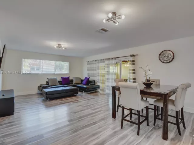 5-bedroom home for rent in Hollywood - 1018 Adams St - MondialRealty