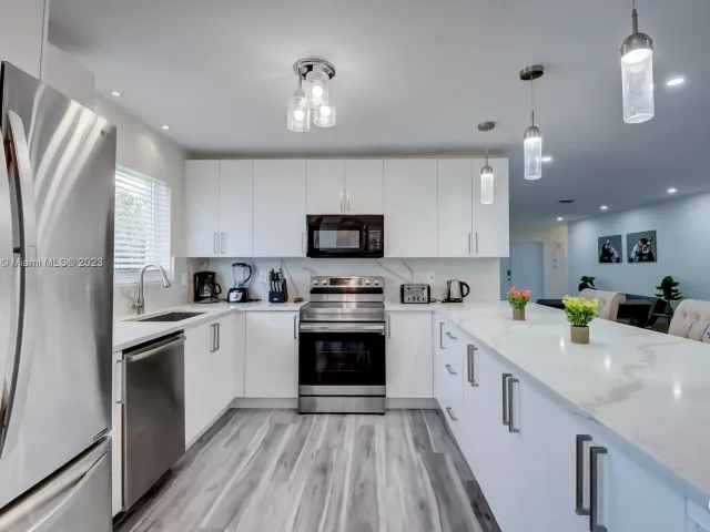 5-bedroom home for rent in Hollywood - 1018 Adams St - MondialRealty