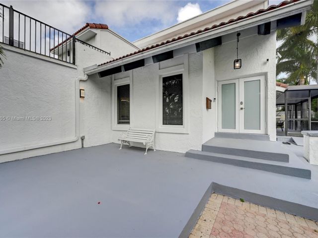 Home for rent at 1109 Hollywood Blvd - photo 3414863