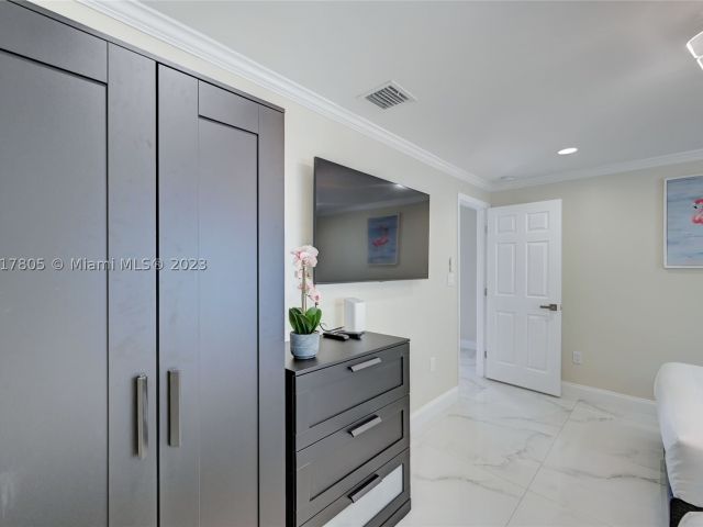 5-bedroom home for rent in Hollywood - 1109 Hollywood Blvd - MondialRealty