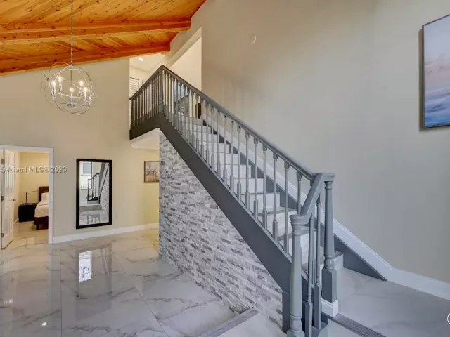 5-bedroom home for rent in Hollywood - 1109 Hollywood Blvd - MondialRealty