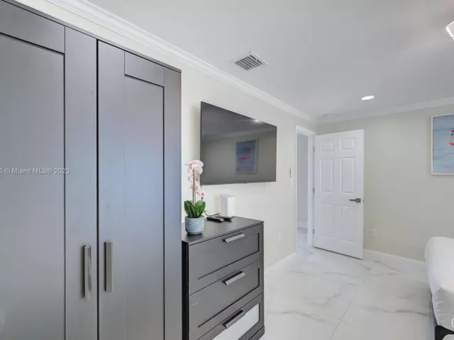 5-bedroom home for rent in Hollywood - 1109 Hollywood Blvd - MondialRealty