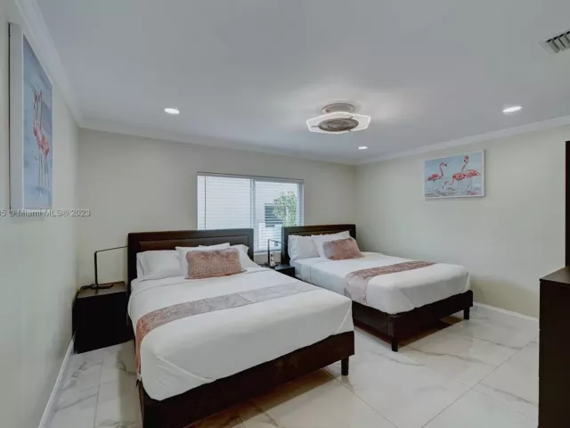 5-bedroom home for rent in Hollywood - 1109 Hollywood Blvd - MondialRealty