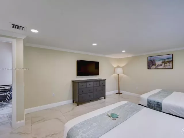 5-bedroom home for rent in Hollywood - 1109 Hollywood Blvd - MondialRealty
