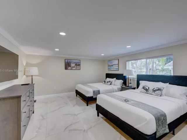 5-bedroom home for rent in Hollywood - 1109 Hollywood Blvd - MondialRealty