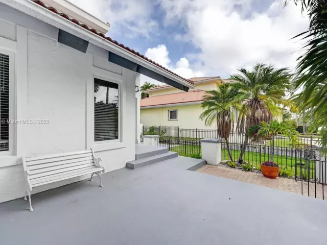 5-bedroom home for rent in Hollywood - 1109 Hollywood Blvd - MondialRealty