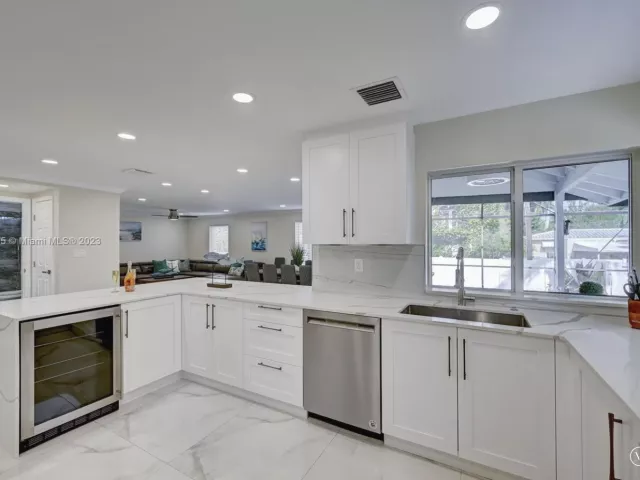 5-bedroom home for rent in Hollywood - 1109 Hollywood Blvd - MondialRealty