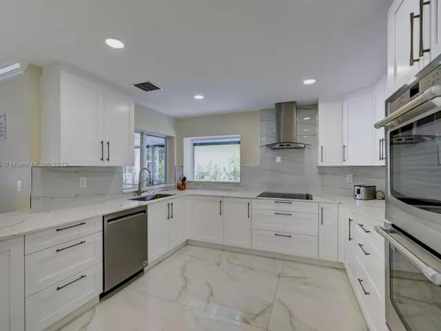 5-bedroom home for rent in Hollywood - 1109 Hollywood Blvd - MondialRealty