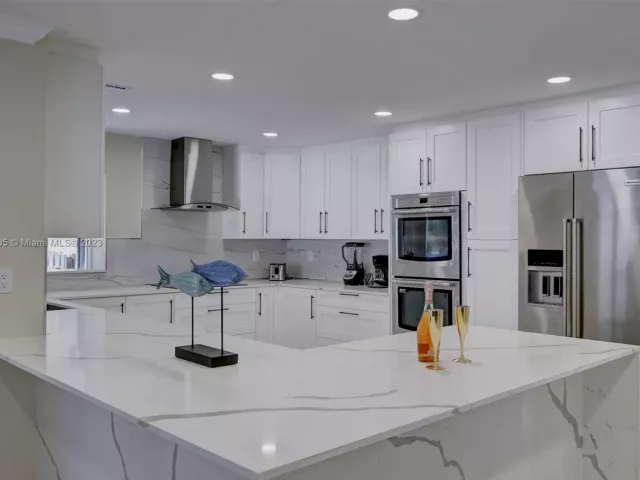 5-bedroom home for rent in Hollywood - 1109 Hollywood Blvd - MondialRealty