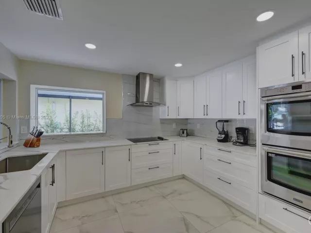 5-bedroom home for rent in Hollywood - 1109 Hollywood Blvd - MondialRealty