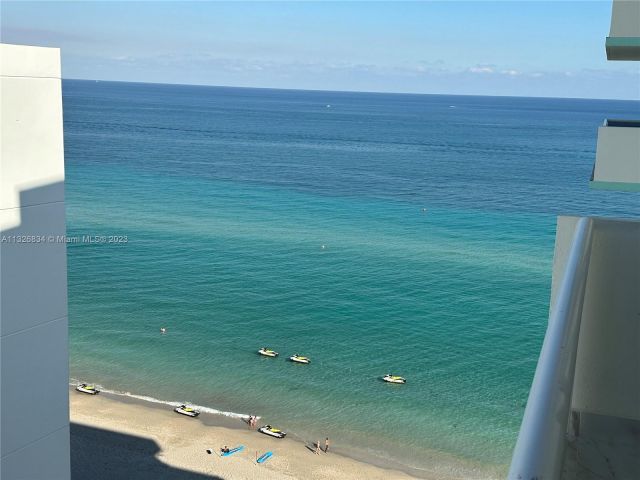 2-bedroom condo for rent in Hollywood - 3725 S Ocean Dr 1503 - MondialRealty