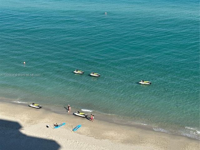 2-bedroom condo for rent in Hollywood - 3725 S Ocean Dr 1503 - MondialRealty