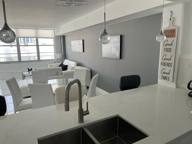 2-bedroom condo for rent in Hollywood - 3725 S Ocean Dr 1503 - MondialRealty