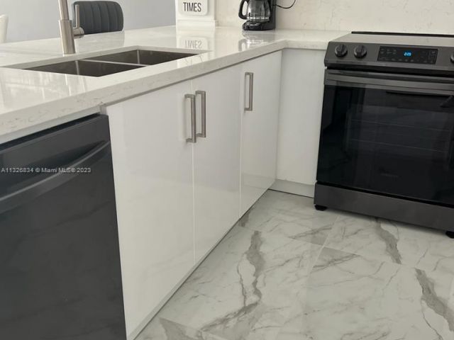 2-bedroom condo for rent in Hollywood - 3725 S Ocean Dr 1503 - MondialRealty