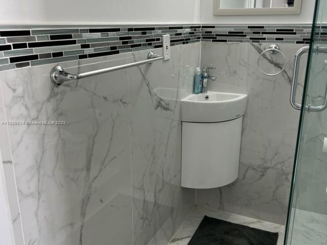 2-bedroom condo for rent in Hollywood - 3725 S Ocean Dr 1503 - MondialRealty