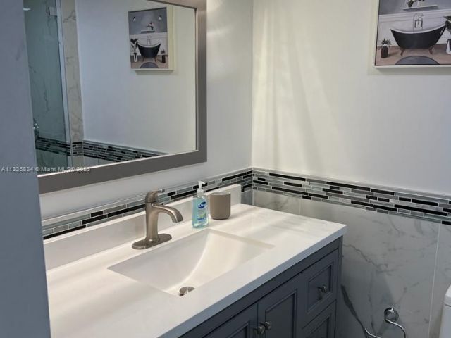 2-bedroom condo for rent in Hollywood - 3725 S Ocean Dr 1503 - MondialRealty