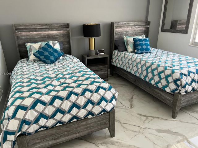 2-bedroom condo for rent in Hollywood - 3725 S Ocean Dr 1503 - MondialRealty