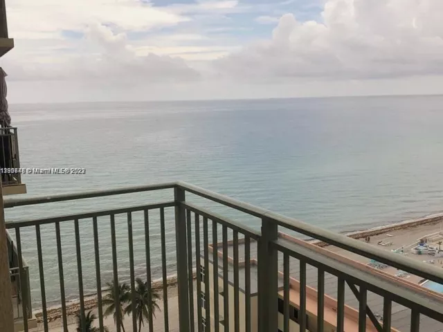 2-bedroom condo for rent in Hallandale Beach - 2080 S Ocean Dr, 1507. - MondialRealty