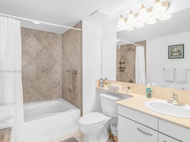 2-bedroom condo for rent in Hallandale Beach - 2080 S Ocean Dr, 1507. - MondialRealty