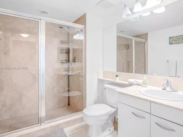 2-bedroom condo for rent in Hallandale Beach - 2080 S Ocean Dr, 1507. - MondialRealty