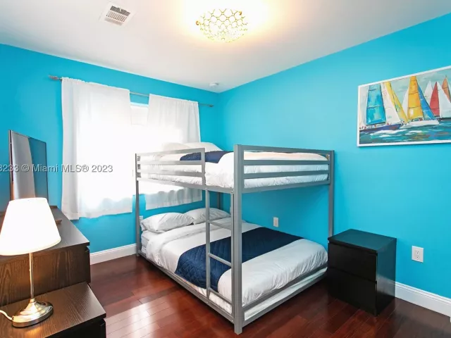 6-bedroom home for rent in Hollywood - 809 S 17th Ave - MondialRealty
