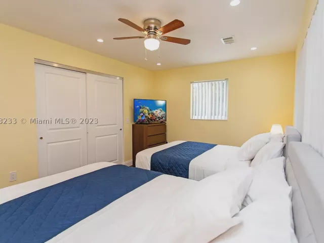 6-bedroom home for rent in Hollywood - 809 S 17th Ave - MondialRealty
