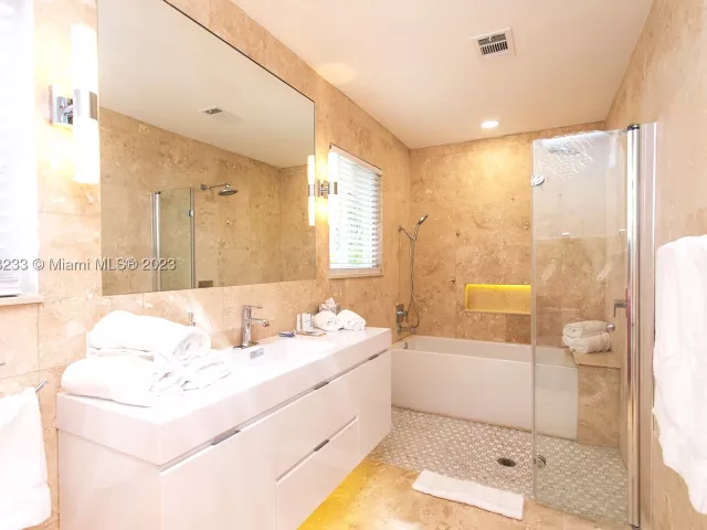 6-bedroom home for rent in Hollywood - 809 S 17th Ave - MondialRealty