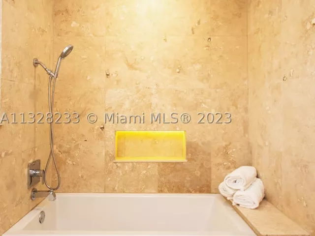 6-bedroom home for rent in Hollywood - 809 S 17th Ave - MondialRealty